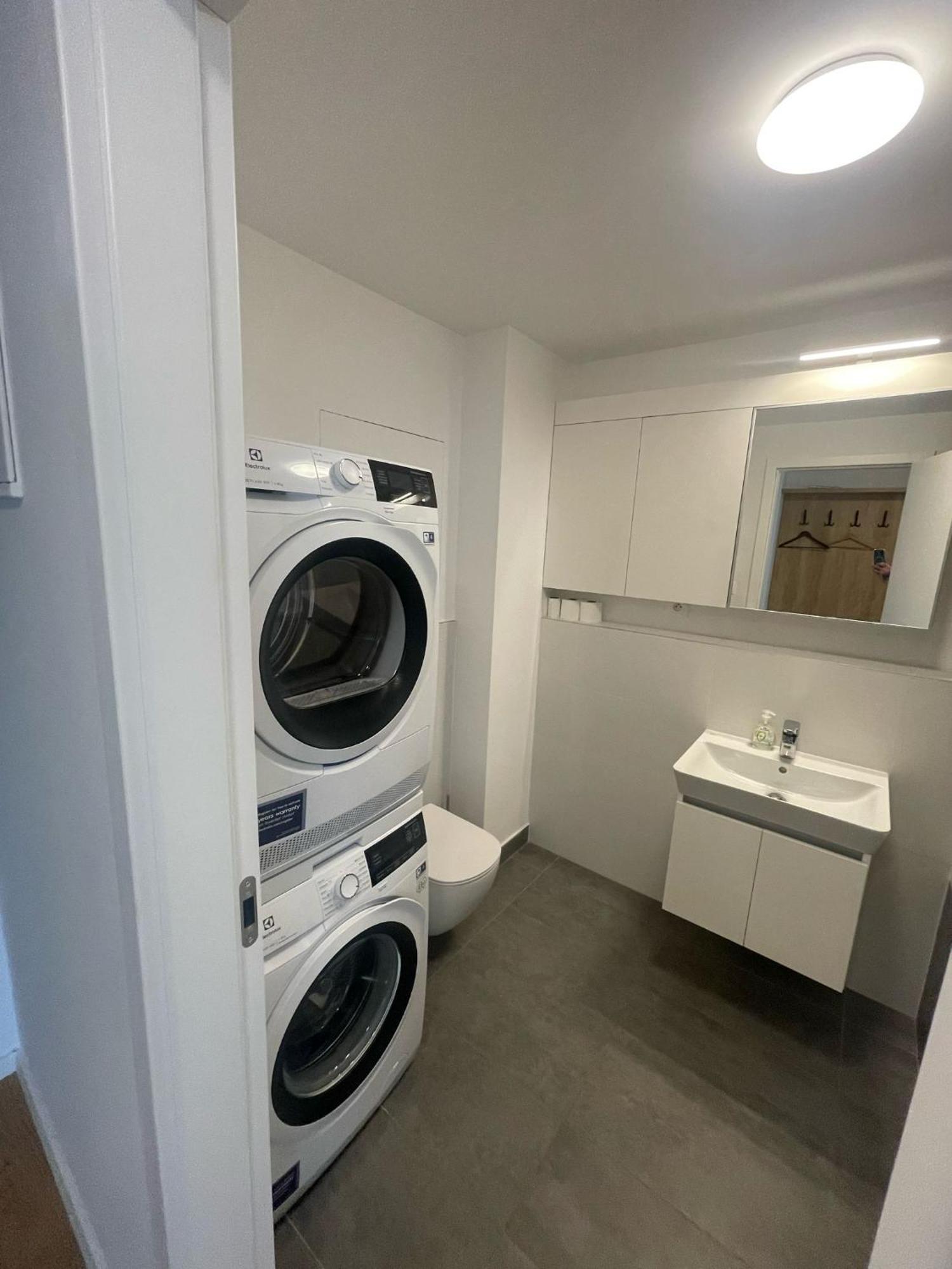 New Downtown Apartment Couple Minute From The Old Town Bratislava Exteriör bild