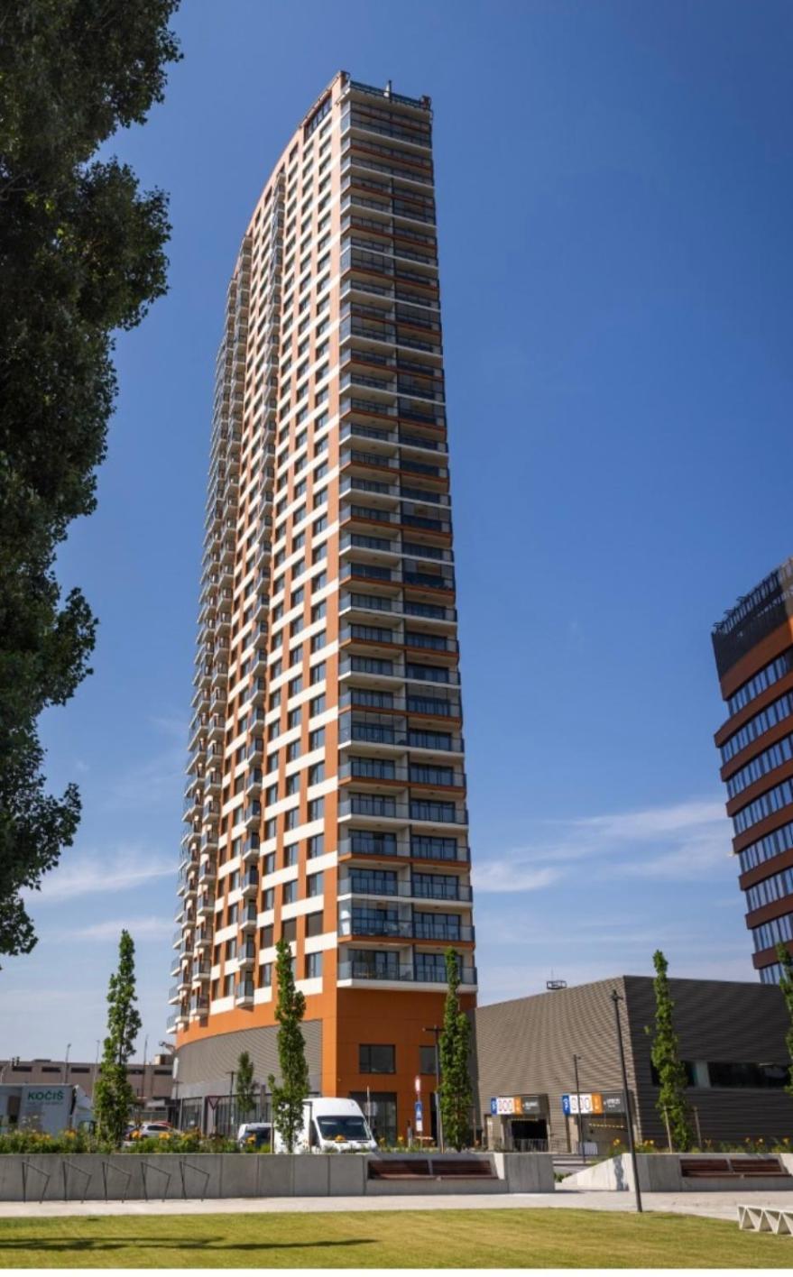New Downtown Apartment Couple Minute From The Old Town Bratislava Exteriör bild